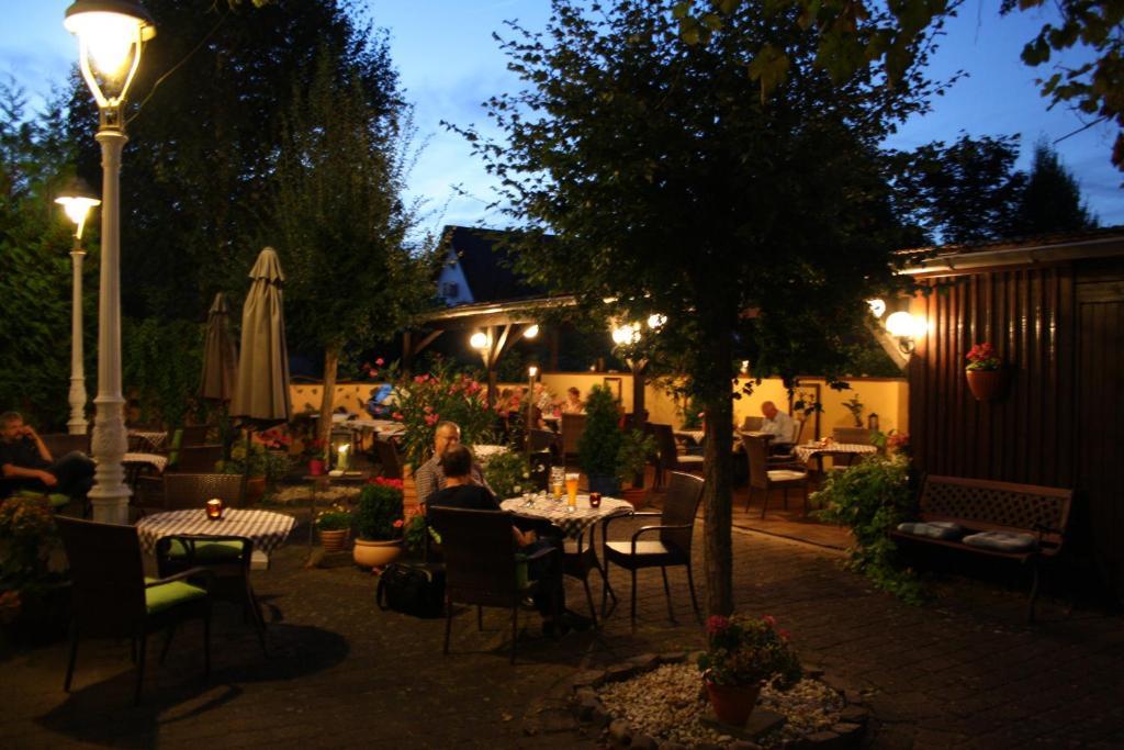 Hotel & Weinhaus Zum Schwarzen Baeren Koblenz  Exterior photo
